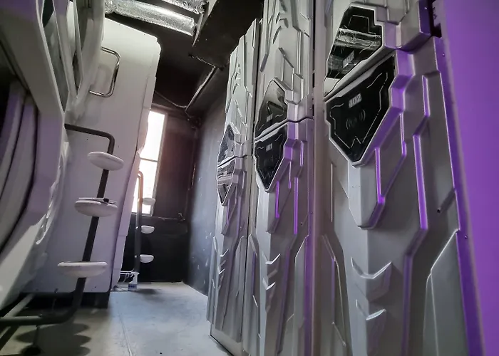 Met A Space Pod @phrom Phong *