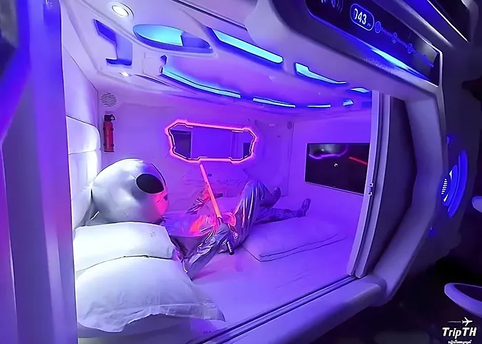 Hostel Met A Space Pod @phrom Phong Bangkok